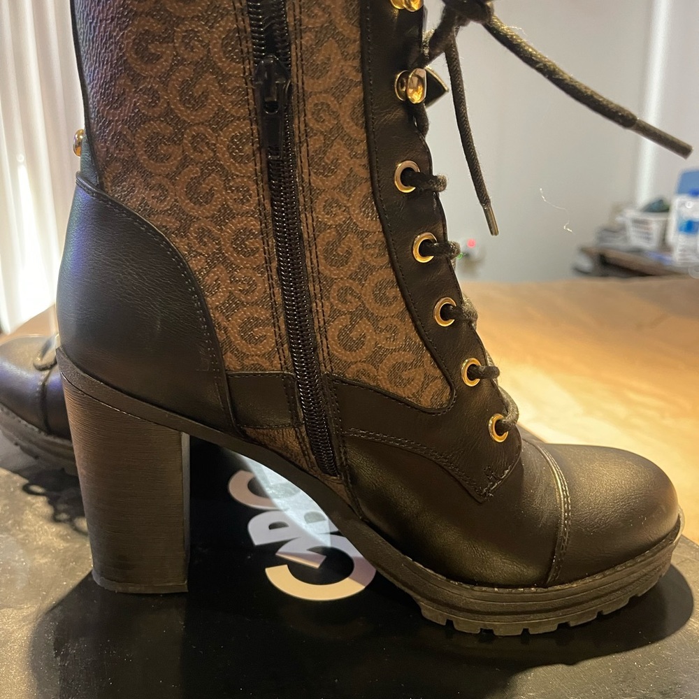Shoes - Picture 8 of 9